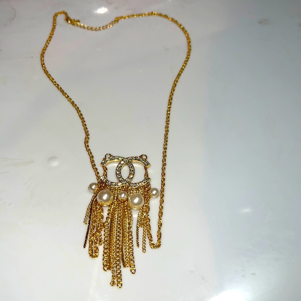 Women fashionable necklace
